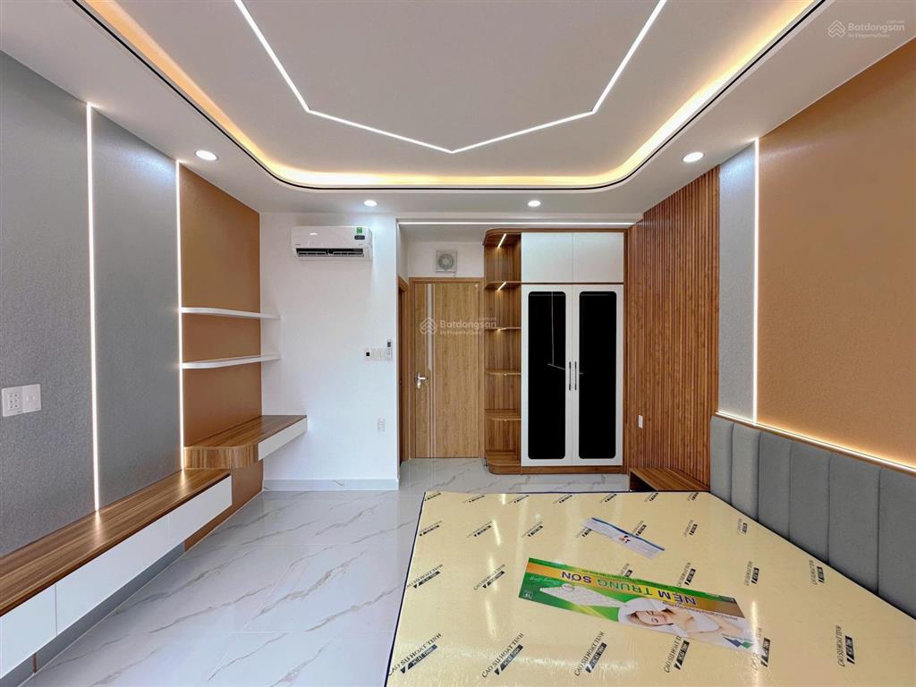 Trục đường lê trọng tấn  giáp quận tân phú nhà full nội thất, có thang máy 450kg  4m x 17m