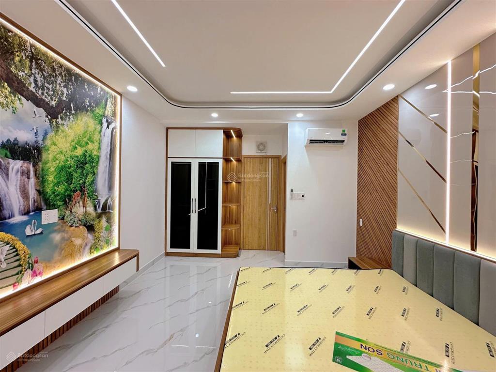 Trục đường lê trọng tấn  giáp quận tân phú nhà full nội thất, có thang máy 450kg  4m x 17m