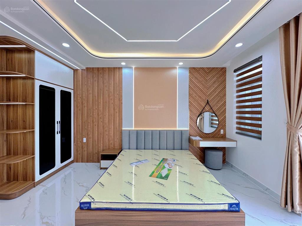 Trục đường lê trọng tấn  giáp quận tân phú nhà full nội thất, có thang máy 450kg  4m x 17m