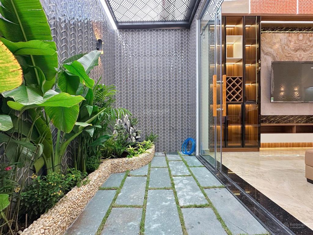 Trục đường lê trọng tấn  giáp quận tân phú nhà full nội thất, có thang máy 450kg  4m x 17m