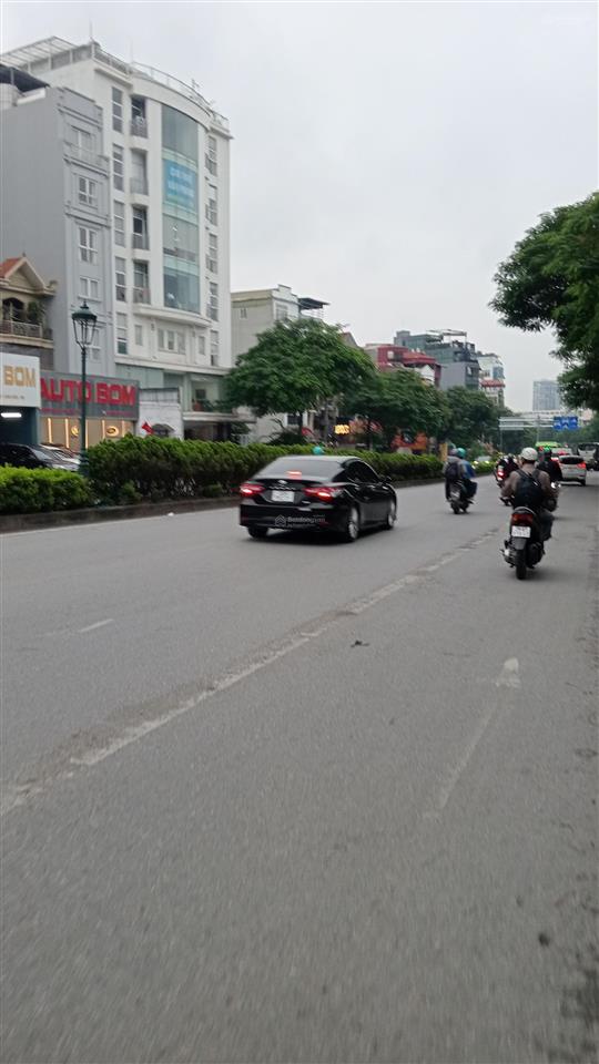 Bán đất mặt phố nguyễn văn cừ 900m, giá 220 tỷ