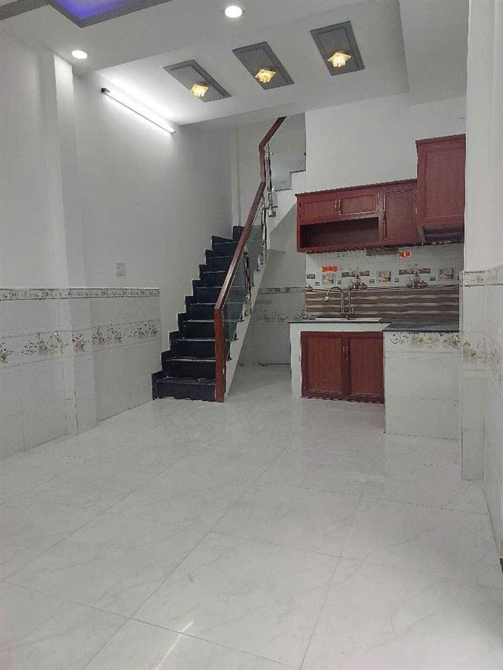 D1811 ⚡️ sát sân bóng đá Tân Xuân Hóc Môn, Vuông, 2 tầng, 9x4m, 1.x tỷ