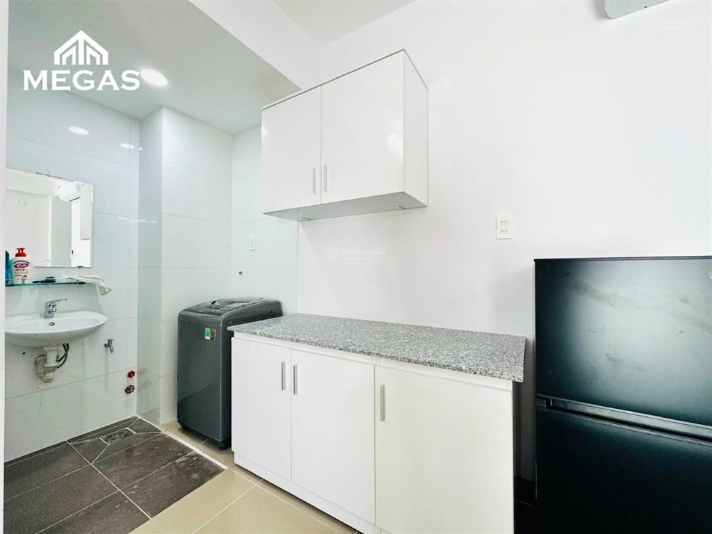 Căn hộ ban công mới xây, máy giặt riêng, full nội thất ngay trường chinh, cầu tham lương, an sương