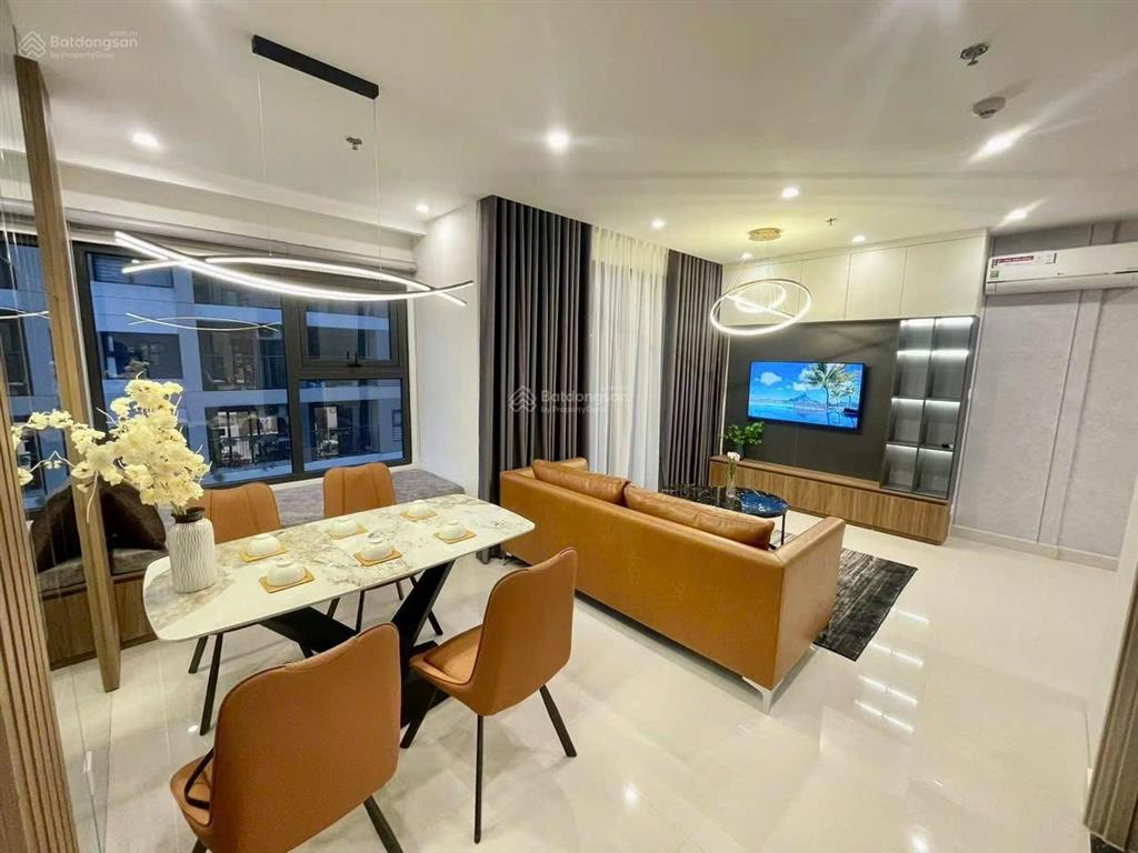 Bán căn góc 2pn + 1 , dt 64m2 thiết kế được 3pn tại vin smart giá 4,920 tỷ bao phí  full nội thất