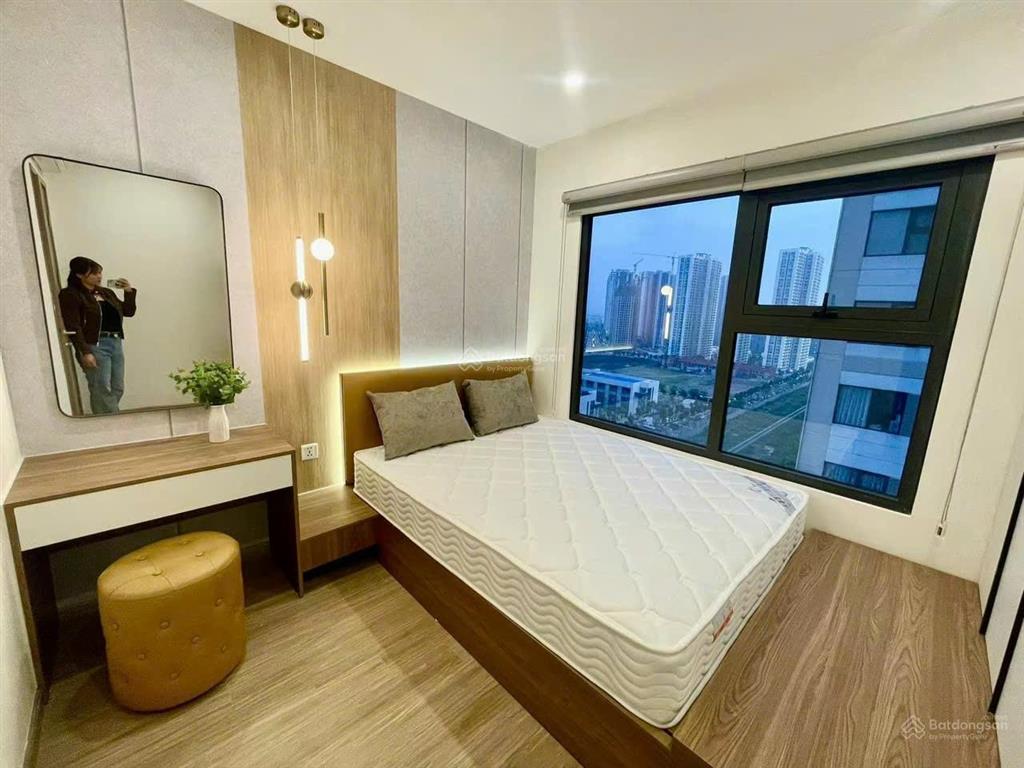 Bán căn góc 2pn + 1 , dt 64m2 thiết kế được 3pn tại vin smart giá 4,920 tỷ bao phí  full nội thất