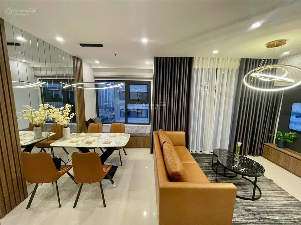 Bán căn góc 2pn + 1 , dt 64m2 thiết kế được 3pn tại vin smart giá 4,920 tỷ bao phí  full nội thất