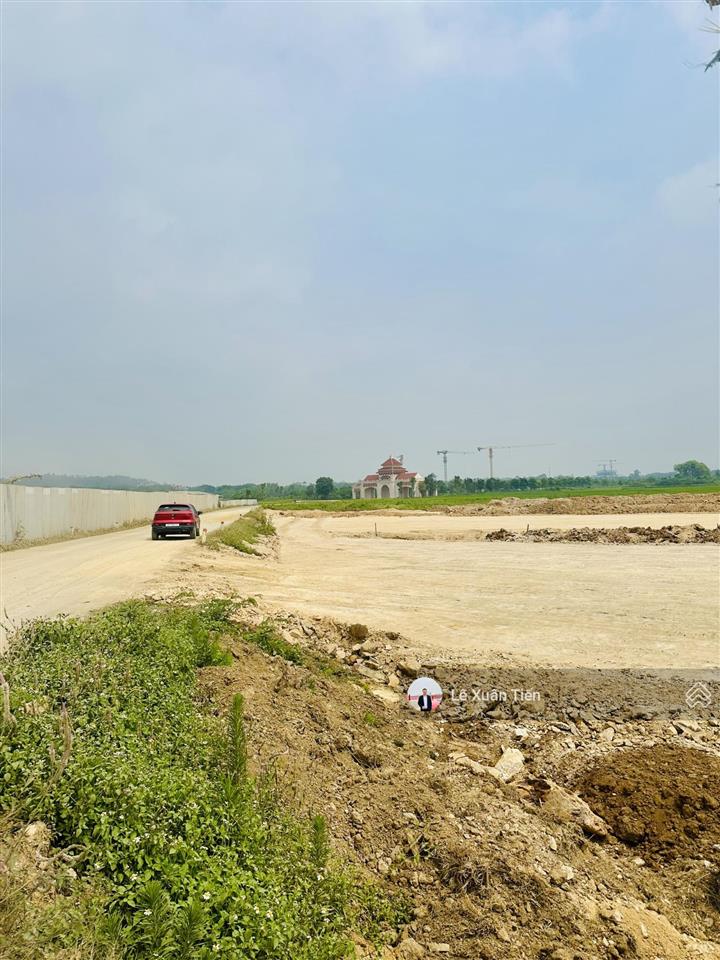 Lô đất 79.4m mặt tiền 6m, ô tô tránh, cách metro số 5  đại lộ thăng long đúng 100m, hơn 40tr/m