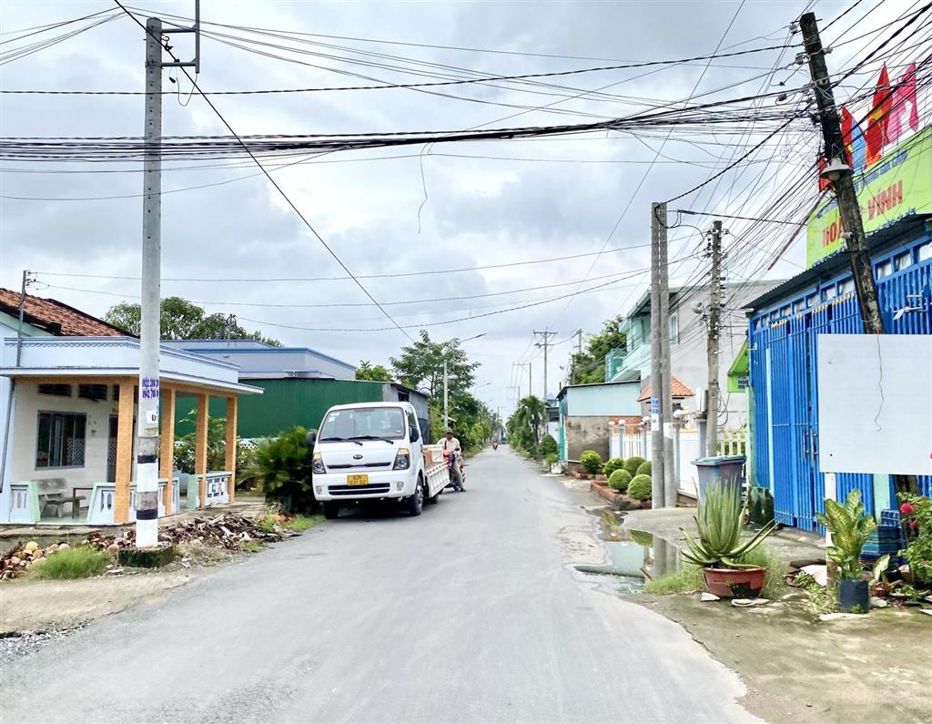 Bán đất cách 50m đường long khê  phước vân, cần đước la, dt 120m2 thổ cư 100%, giá 890 tr