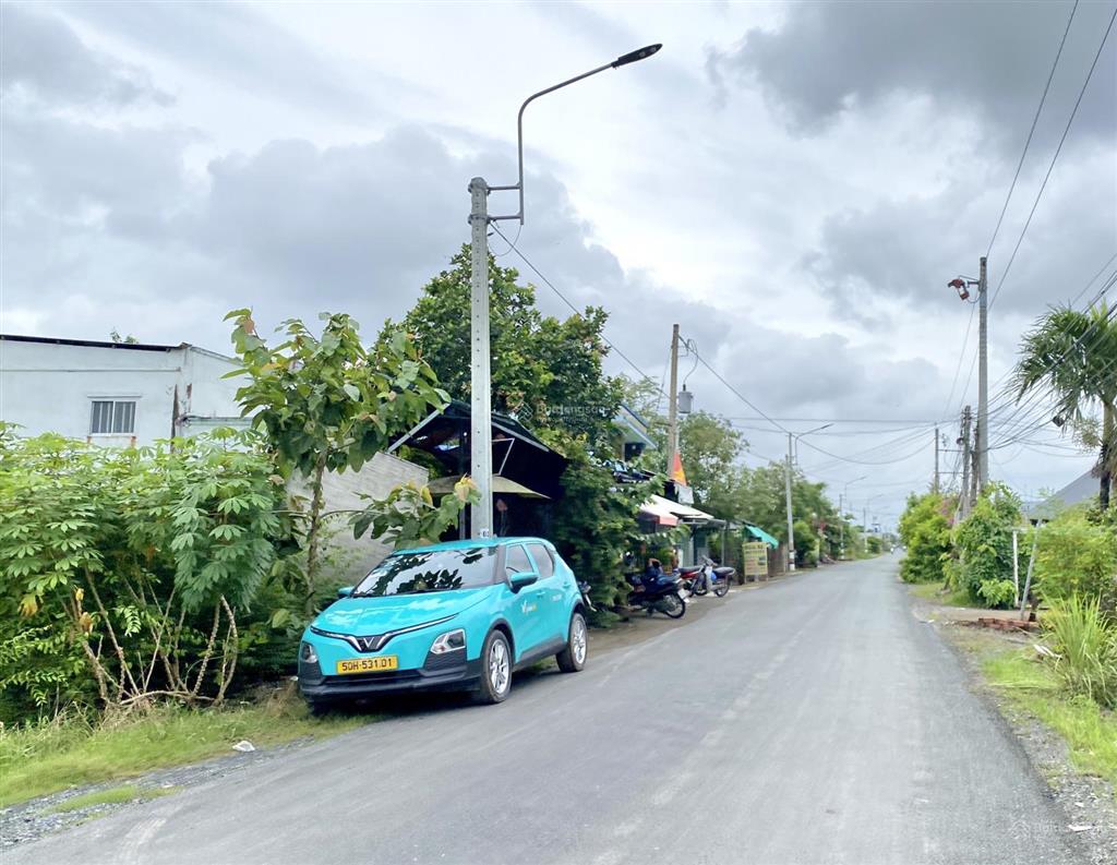 Bán đất cách 50m đường long khê  phước vân, cần đước la, dt 120m2 thổ cư 100%, giá 890 tr