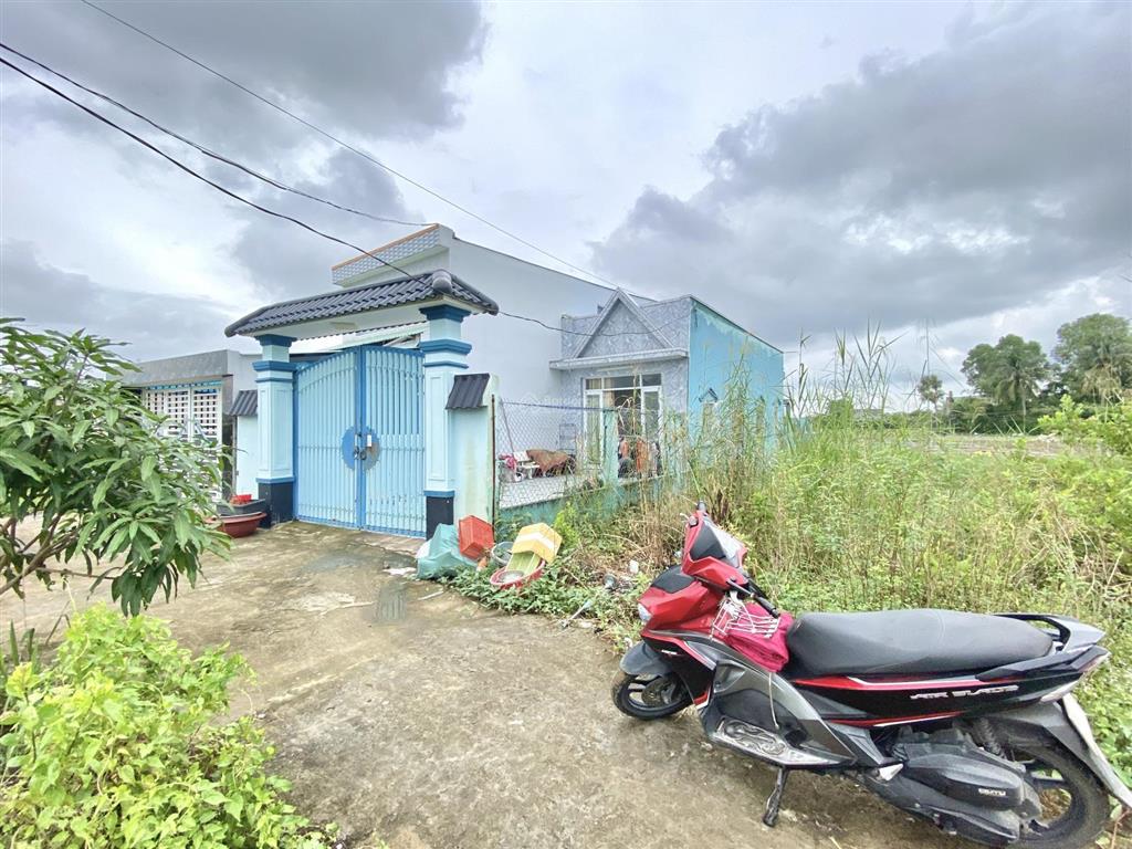 Bán đất cách 50m đường long khê  phước vân, cần đước la, dt 120m2 thổ cư 100%, giá 890 tr