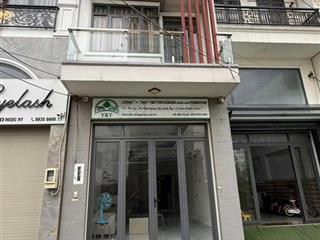 Nhà trống 4 tầng ô tô đổ cửa cách huỳnh tấn phát 20m ngay cạnh pmh