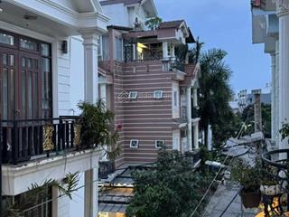 Nhà 3 tầng đường huỳnh thị đồng ô tô đổ cửa 4 phòng ngủ 5tolet riêng trong phòng vào ở ngay