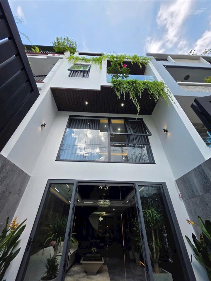 Nhà mặt tiền kinh doanh được, nhà mới đẹp vào ở được ngay hay cho thuê, đường nhựa trước nhà 12m