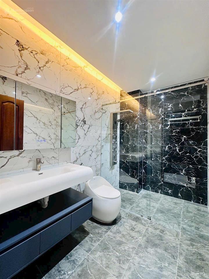 Nhà mặt tiền kinh doanh được, nhà mới đẹp vào ở được ngay hay cho thuê, đường nhựa trước nhà 12m