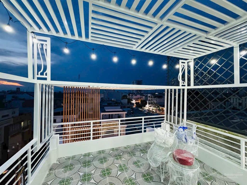 Nhà mặt đường đầy đủ nội thất vừa ở vừa mở công ty được 5x16m, vào ở được ngay