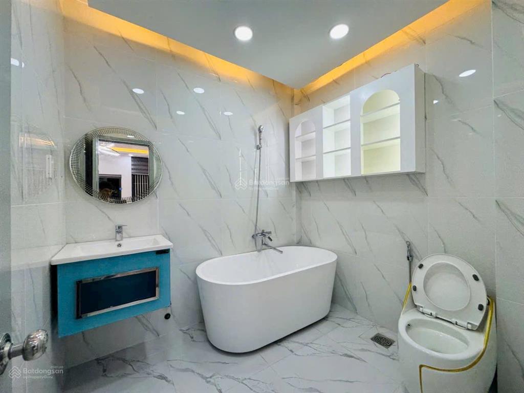 Nhà mặt đường đầy đủ nội thất vừa ở vừa mở công ty được 5x16m, vào ở được ngay