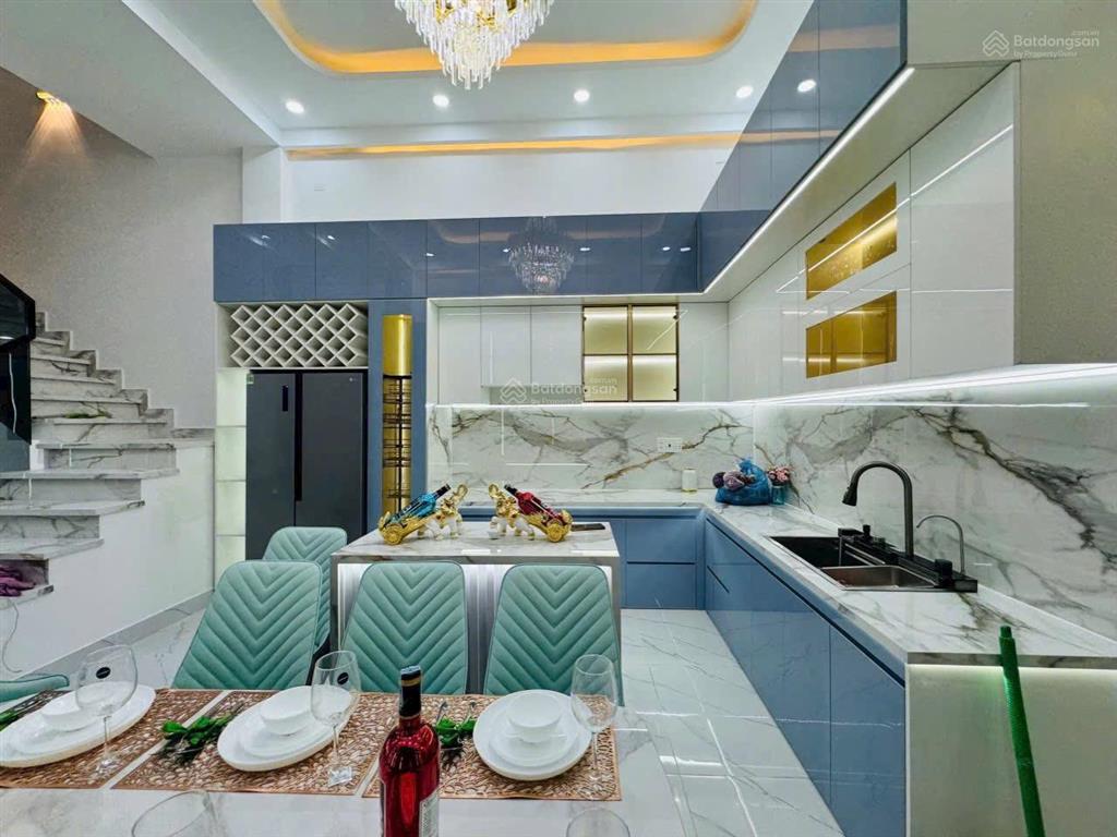 Nhà mặt đường đầy đủ nội thất vừa ở vừa mở công ty được 5x16m, vào ở được ngay