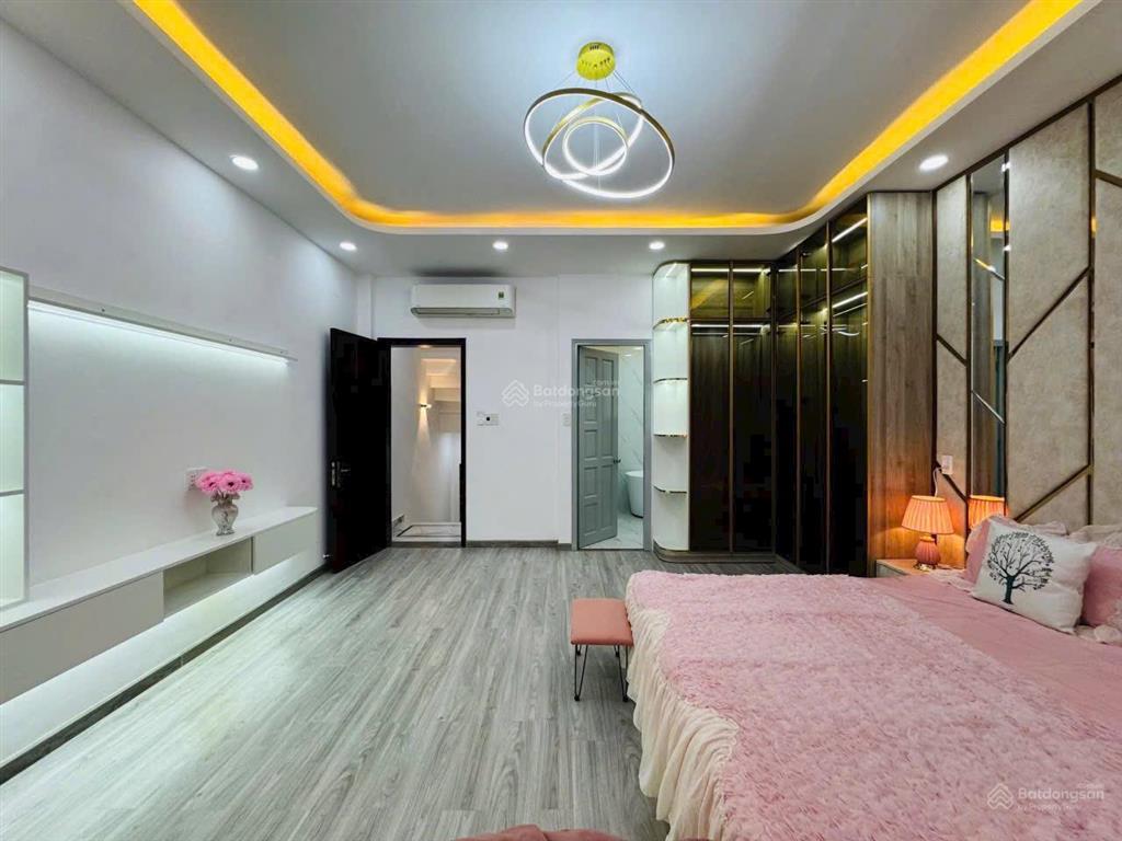 Nhà mặt đường đầy đủ nội thất vừa ở vừa mở công ty được 5x16m, vào ở được ngay