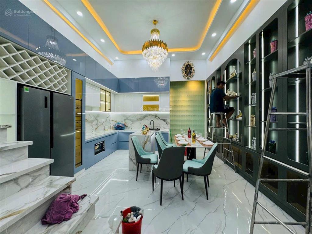 Nhà mặt đường đầy đủ nội thất vừa ở vừa mở công ty được 5x16m, vào ở được ngay