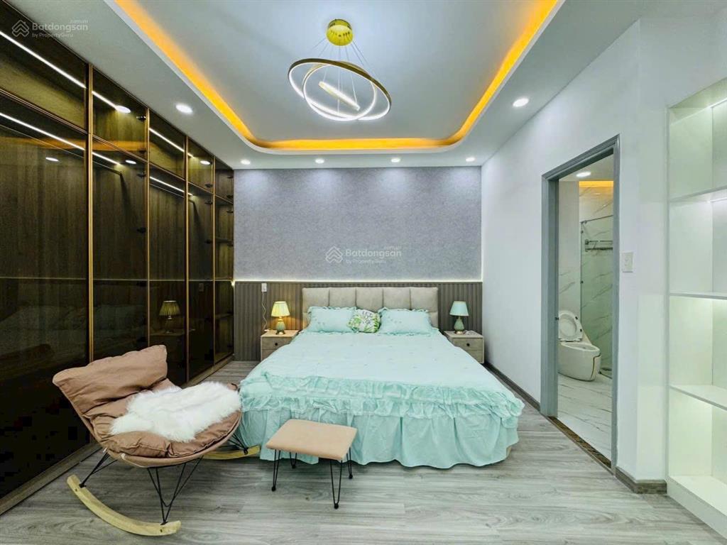 Nhà mặt đường đầy đủ nội thất vừa ở vừa mở công ty được 5x16m, vào ở được ngay