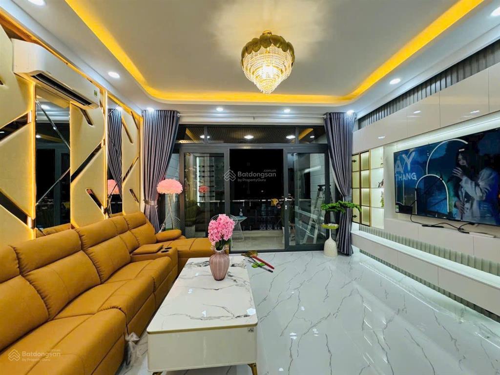 Nhà mặt đường đầy đủ nội thất vừa ở vừa mở công ty được 5x16m, vào ở được ngay