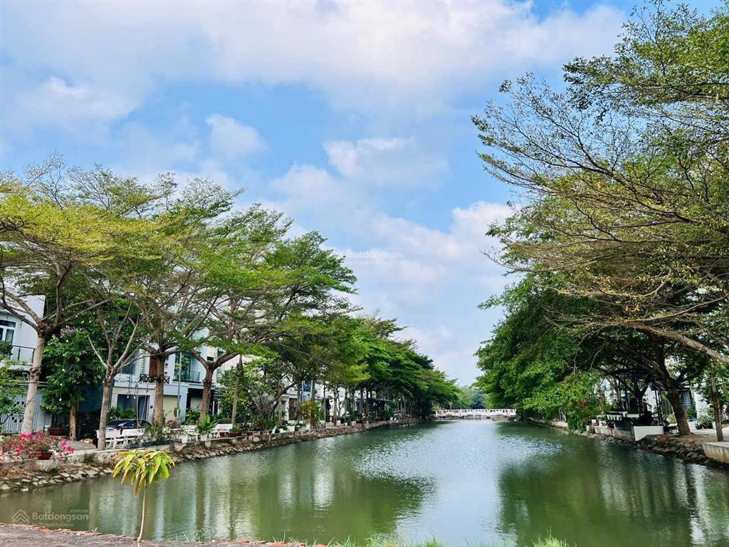 Nhà 5x18m mới đẹp view hồ thoáng mát phong cách hiện đại giá phải chăng