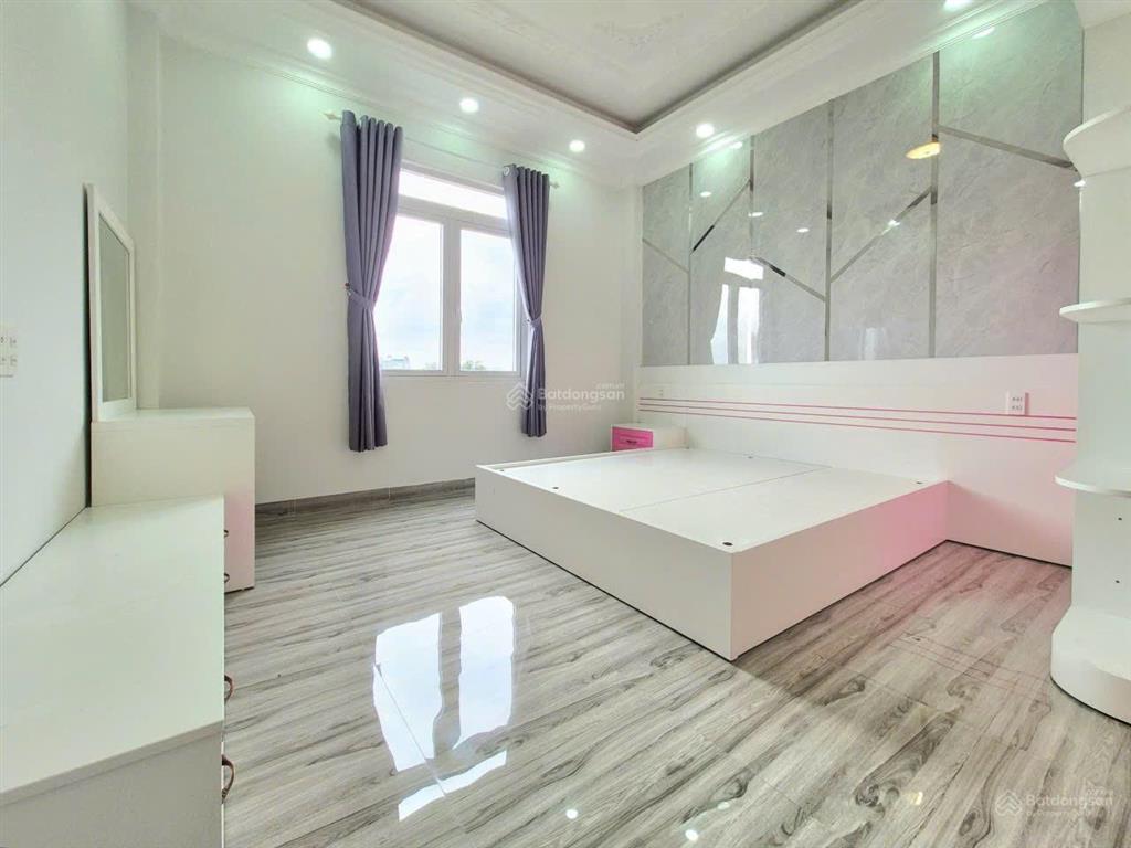 Nhà phố 4 tầng mặt đường 10m gara ô tô trong nhà vào ở được ngay hoặc cho thuê