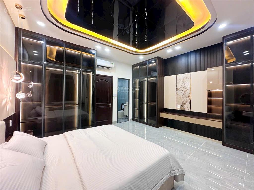 Siêu khủng nhà 5,2 dài 24 có thang máy đẹp lộng lẫy vào ở ngay ô tô đậu trong nhà cách q7 chỉ 1km