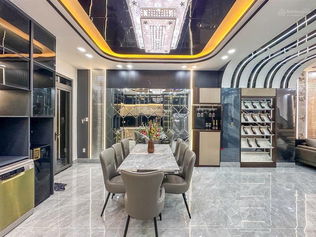 Siêu khủng nhà 5,2 dài 24 có thang máy đẹp lộng lẫy vào ở ngay ô tô đậu trong nhà cách q7 chỉ 1km