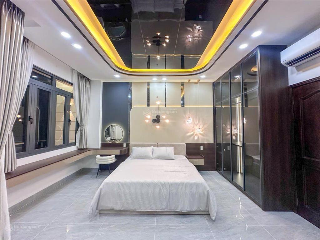 Siêu khủng nhà 5,2 dài 24 có thang máy đẹp lộng lẫy vào ở ngay ô tô đậu trong nhà cách q7 chỉ 1km