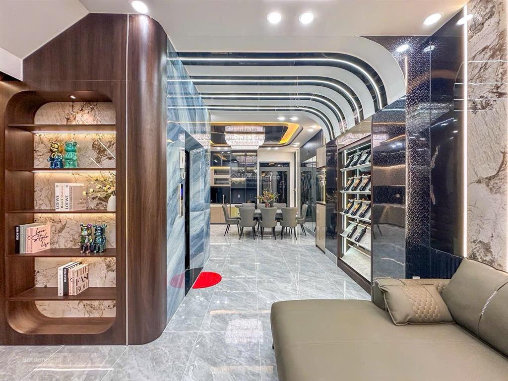 Siêu khủng nhà 5,2 dài 24 có thang máy đẹp lộng lẫy vào ở ngay ô tô đậu trong nhà cách q7 chỉ 1km