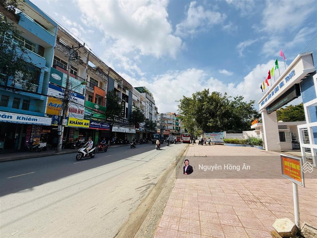 Nhà 4 tầng đối diện trường cao đẳng du lịch nha trang, mặt tiền đường điện biên phủ kinh doanh