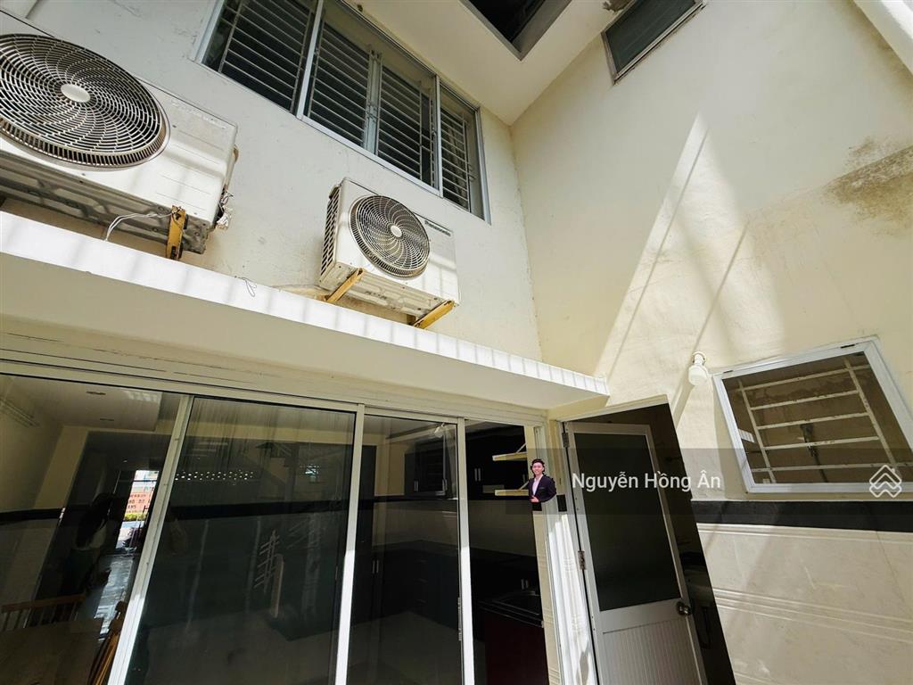 Nhà 4 tầng đối diện trường cao đẳng du lịch nha trang, mặt tiền đường điện biên phủ kinh doanh