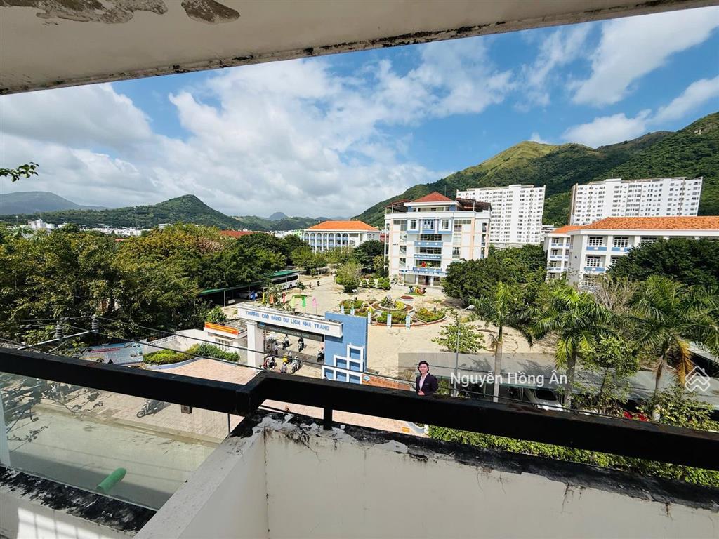 Nhà 4 tầng đối diện trường cao đẳng du lịch nha trang, mặt tiền đường điện biên phủ kinh doanh