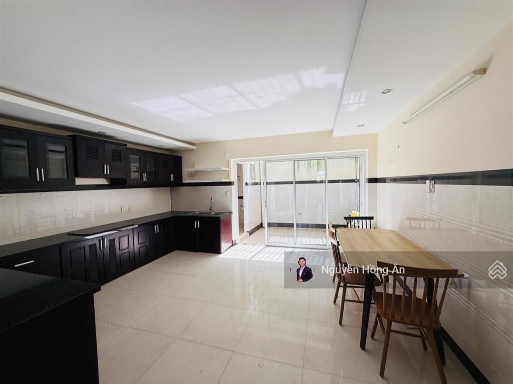 Nhà 4 tầng đối diện trường cao đẳng du lịch nha trang, mặt tiền đường điện biên phủ kinh doanh