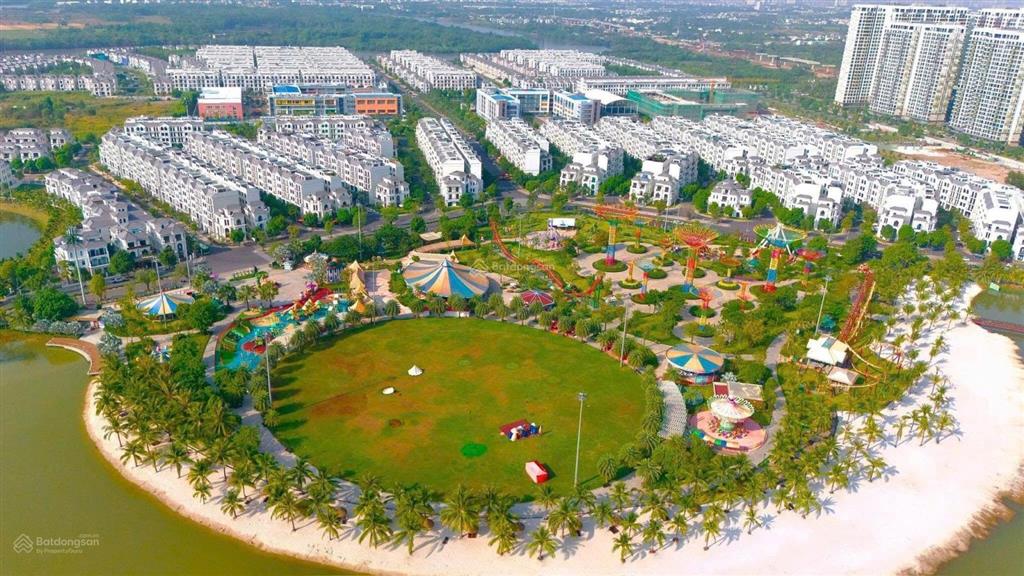 Sản phẩm giá hời! bán shophouse view đẹp, căn góc ngã tư đắc địa tại the manhattan, vin quận 9, hcm