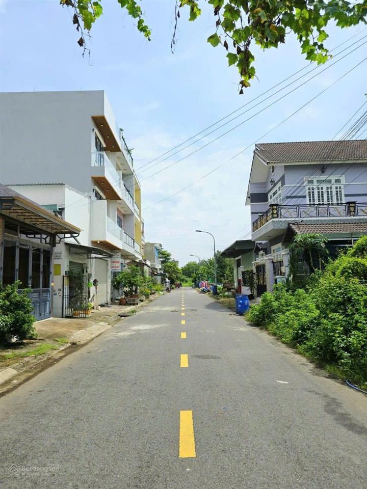 Đất phân lô đối diện vinhoms quận 9 hẻm 8m ngang 5 sổ riêng 85m2 chỉ nhỉnh 4 tỷ