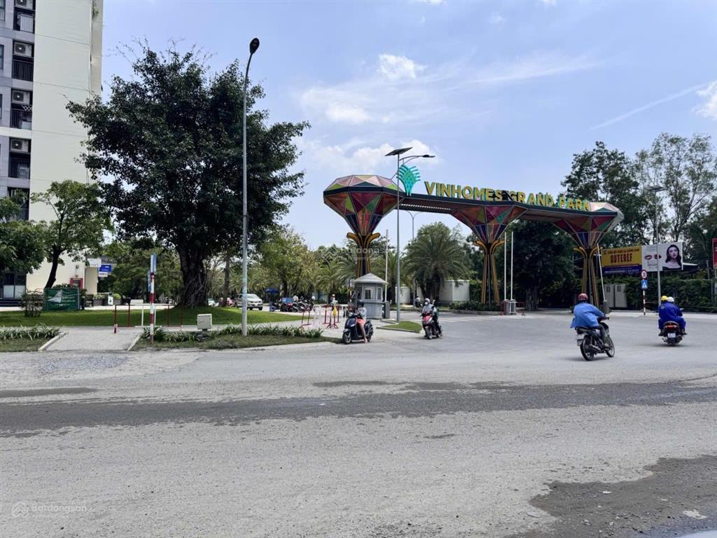 Đất phân lô đối diện vinhoms quận 9 hẻm 8m ngang 5 sổ riêng 85m2 chỉ nhỉnh 4 tỷ