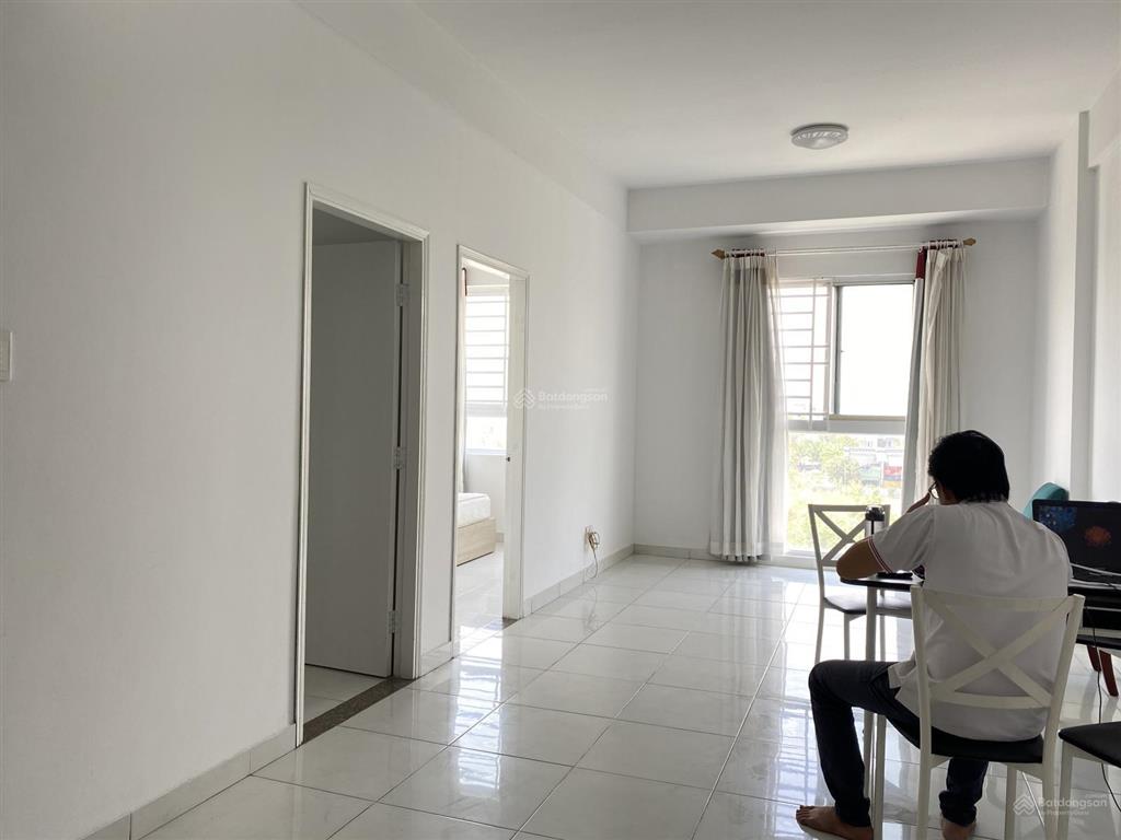 Chính chủ bán phố đông, 2pn  2wc, nội thất đẹp, view đông nam mát mẽ 70m2 siêu rẻ 2.99 tỷ