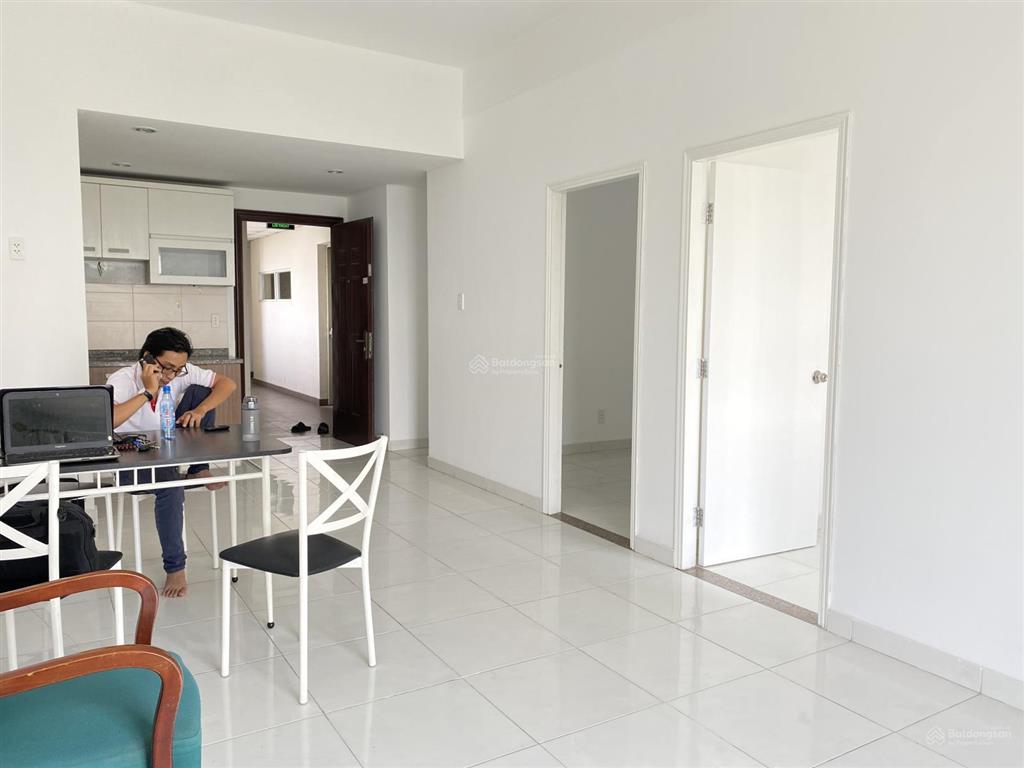Chính chủ bán phố đông, 2pn  2wc, nội thất đẹp, view đông nam mát mẽ 70m2 siêu rẻ 2.99 tỷ