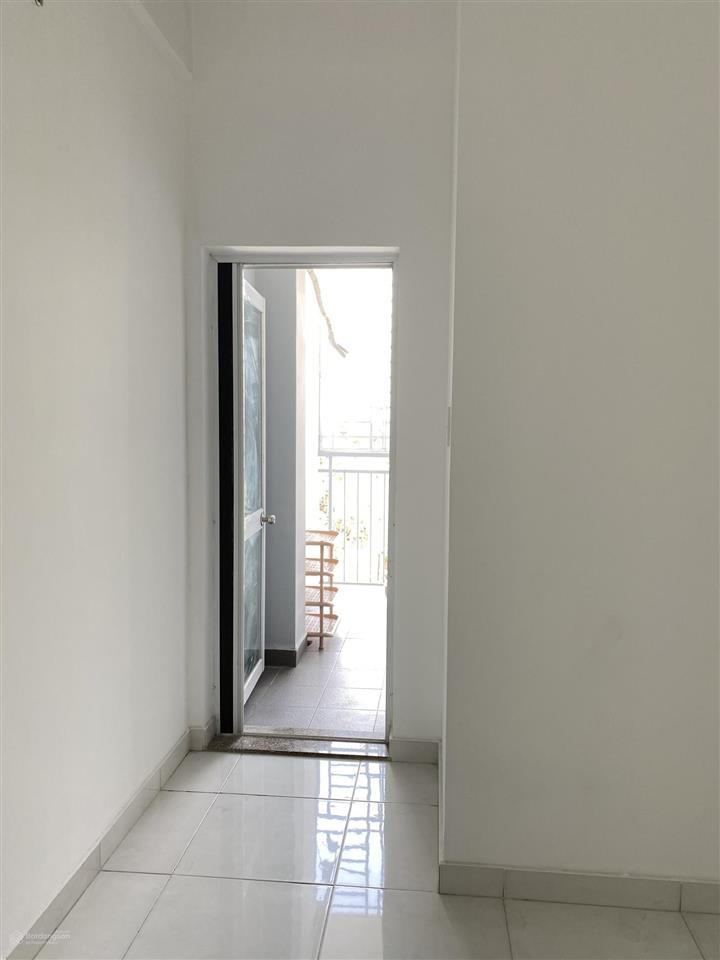 Chính chủ bán phố đông, 2pn  2wc, nội thất đẹp, view đông nam mát mẽ 70m2 siêu rẻ 2.99 tỷ