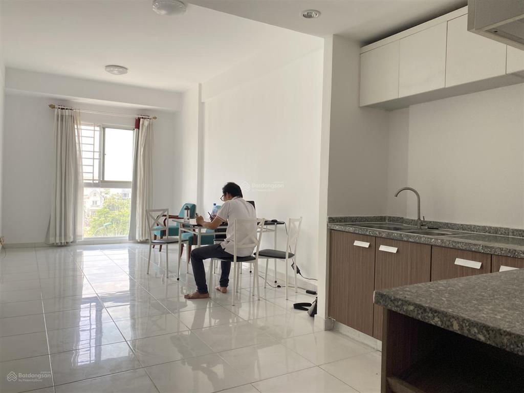Chính chủ bán phố đông, 2pn  2wc, nội thất đẹp, view đông nam mát mẽ 70m2 siêu rẻ 2.99 tỷ