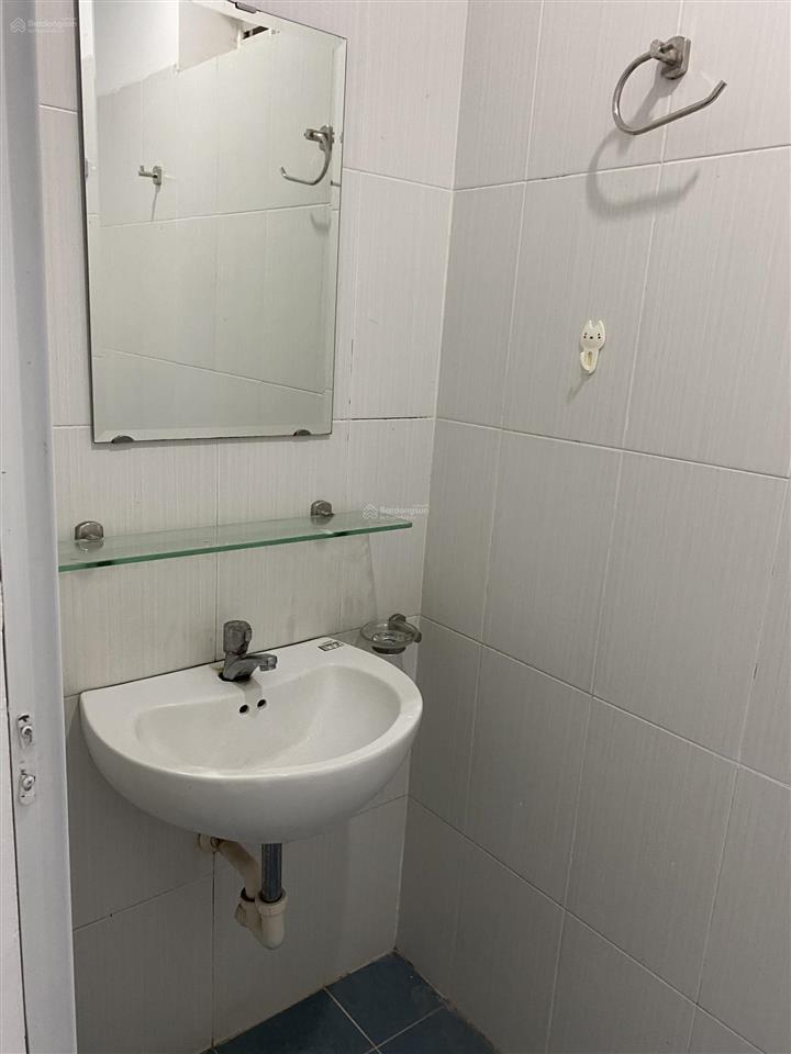 Chính chủ bán phố đông, 2pn  2wc, nội thất đẹp, view đông nam mát mẽ 70m2 siêu rẻ 2.99 tỷ