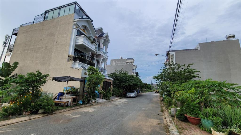 Chủ gởi a13  samsung 1  107m2 đường thông đẹp mới đổ nhựa, dân cư đông đúc, hệ số xây dựng 4.0