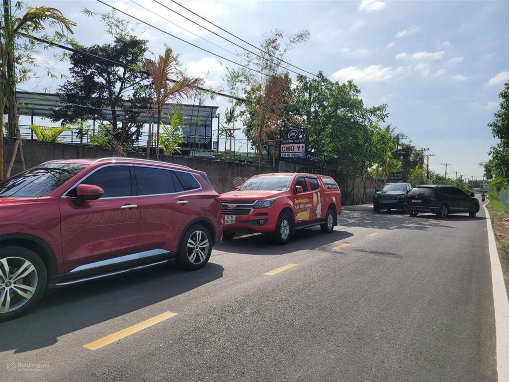 Chủ gởi a13  samsung 1  107m2 đường thông đẹp mới đổ nhựa, dân cư đông đúc, hệ số xây dựng 4.0