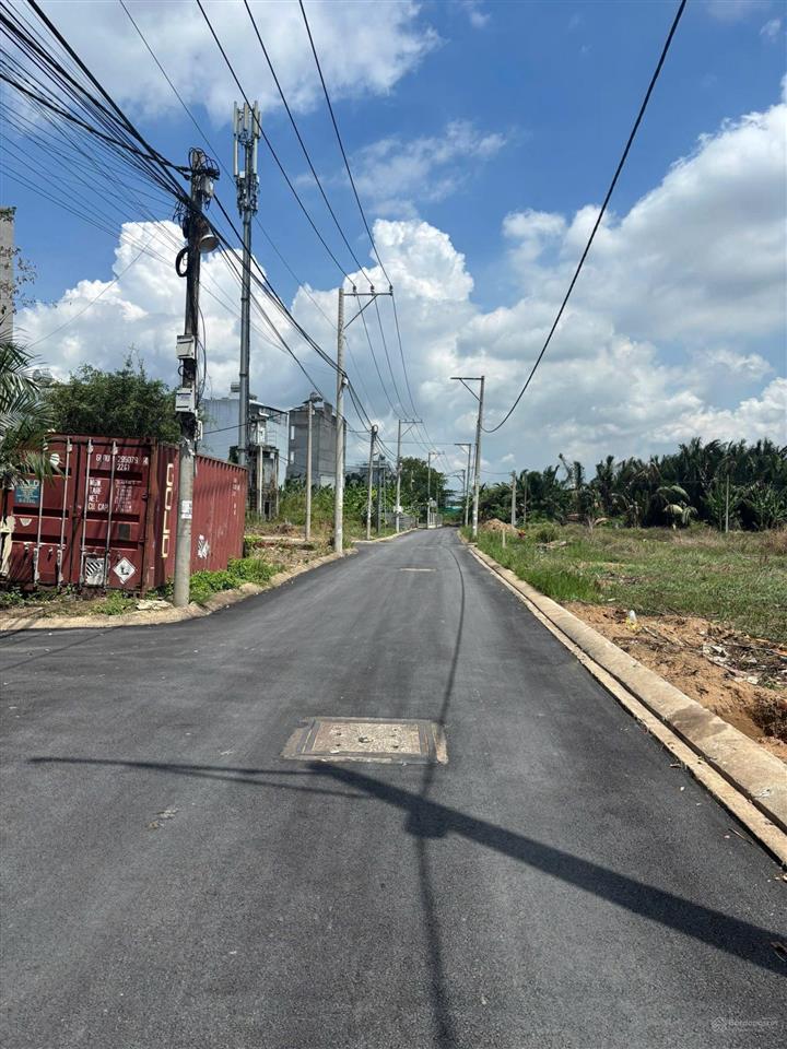 Chủ gởi a13  samsung 1  107m2 đường thông đẹp mới đổ nhựa, dân cư đông đúc, hệ số xây dựng 4.0