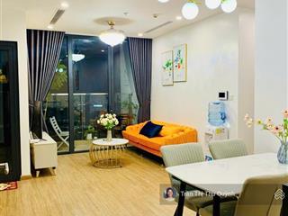 Bán gấp căn hộ 68m2, 2 ngủ 2 vệ sinh, view hồ đẹp, sổ sẵn, chung cư vinhomes dcapitale. giá 7 tỷ