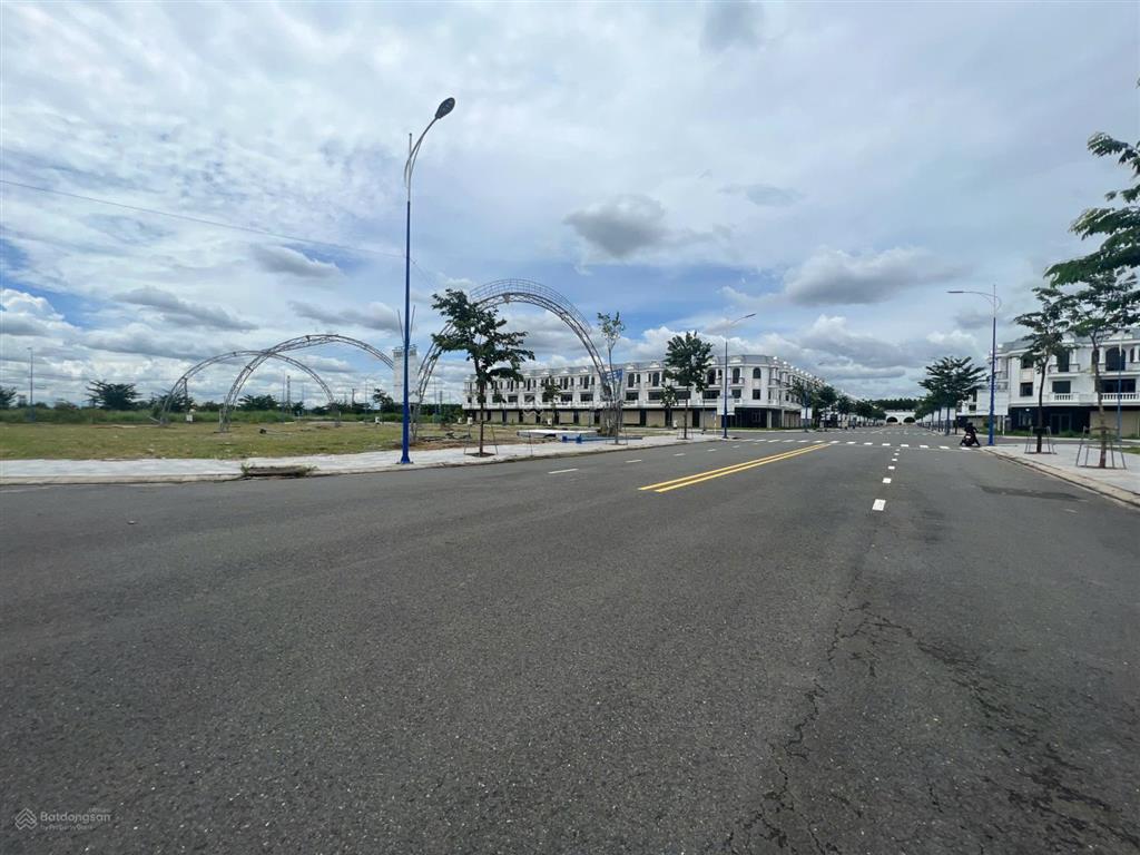 Bán đất thăng long 2 lai uyên, 850 triệu, 2 mặt tiền, 80 m2. mua bán sáng tên ngay