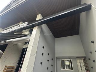 Giảm 5 tỷ! bán gấp toà chdv ngay mt út tịch, tân bình, (8.2x18m), cn 150m2, hầm+7 tầng, giá 33 tỷ