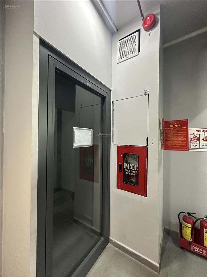 Bán tòa building mt ngay cộng hòa, p.4, tân bình, (10m x 20m), hầm + 5 tầng, hđt 120tr, giá 39 tỷ